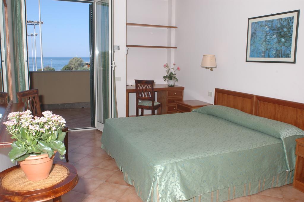 Hotel Baia Del Sole Civitavecchia Chambre photo