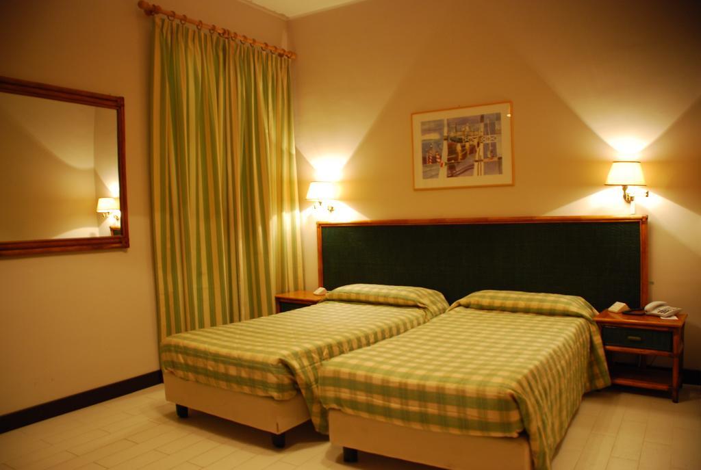 Hotel Baia Del Sole Civitavecchia Chambre photo